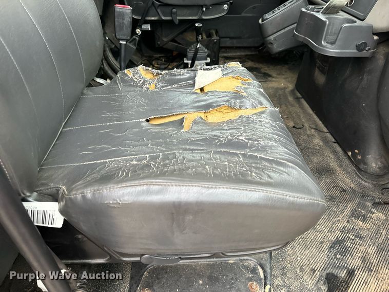 image for item EH7020 2010 International 7500 digger derrick truck