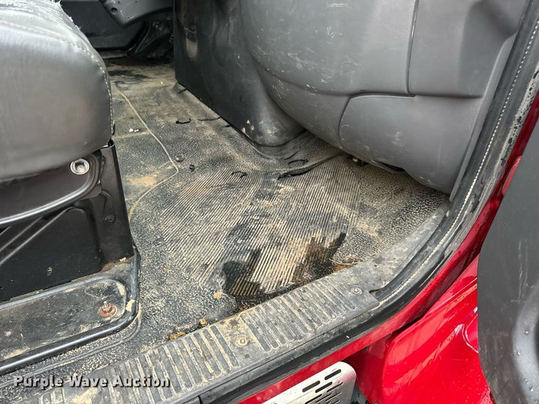 image for item EH7020 2010 International 7500 digger derrick truck