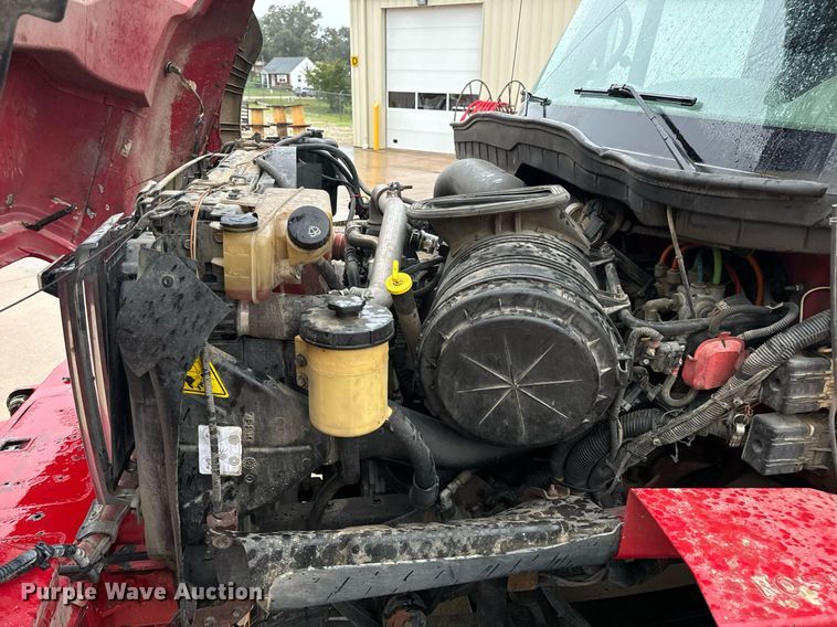 image for item EH7020 2010 International 7500 digger derrick truck