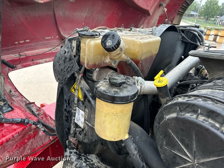 image for item EH7020 2010 International 7500 digger derrick truck