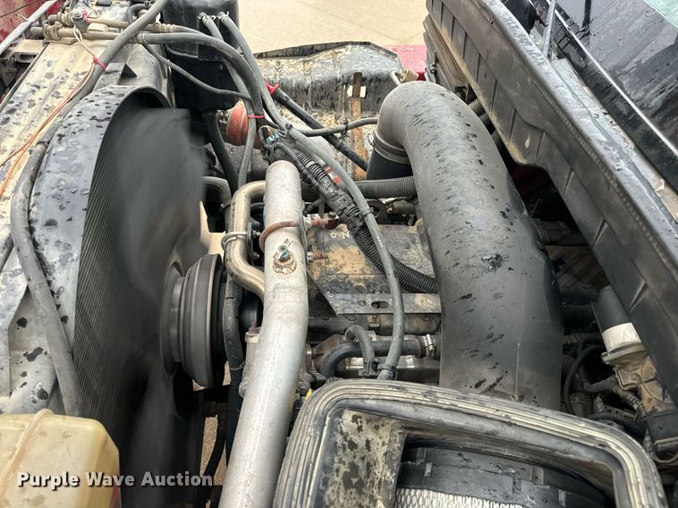 image for item EH7020 2010 International 7500 digger derrick truck