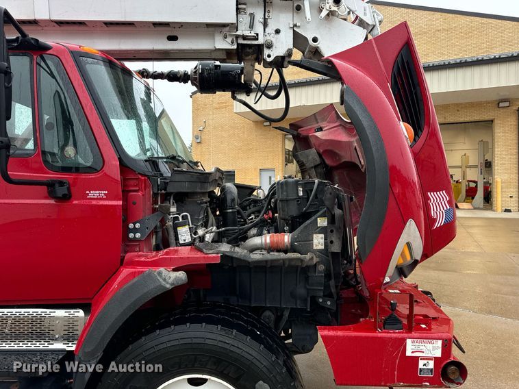 image for item EH7020 2010 International 7500 digger derrick truck