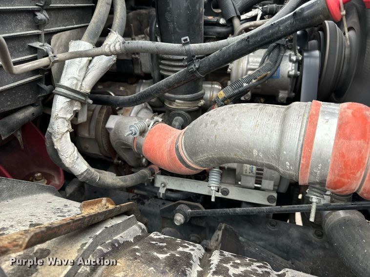 image for item EH7020 2010 International 7500 digger derrick truck