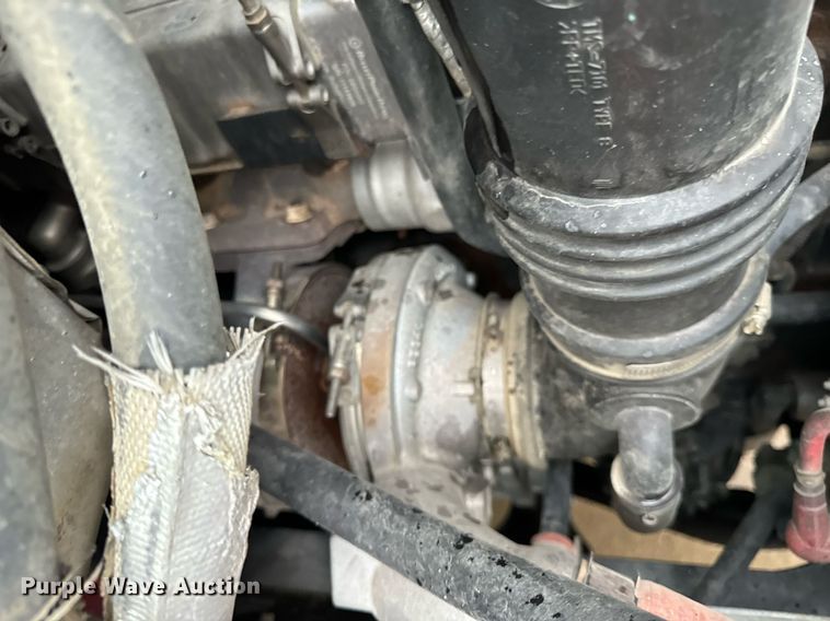 image for item EH7020 2010 International 7500 digger derrick truck