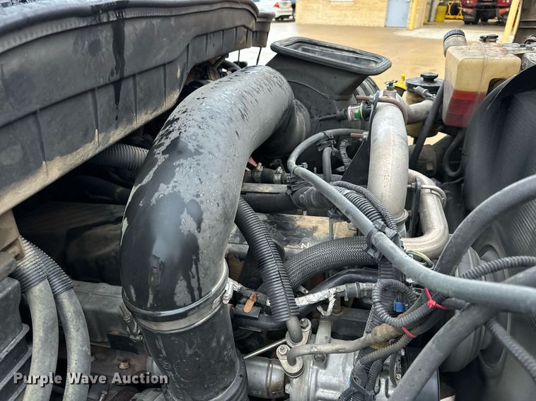 image for item EH7020 2010 International 7500 digger derrick truck