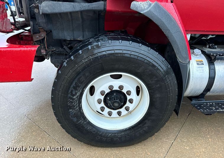 image for item EH7020 2010 International 7500 digger derrick truck