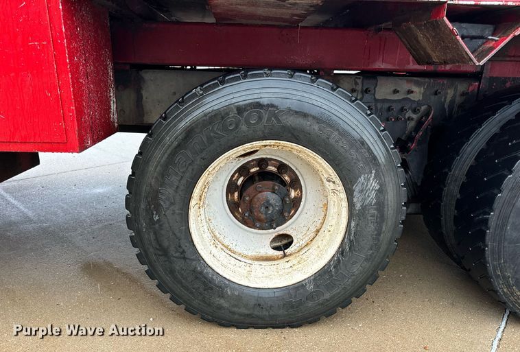 image for item EH7020 2010 International 7500 digger derrick truck