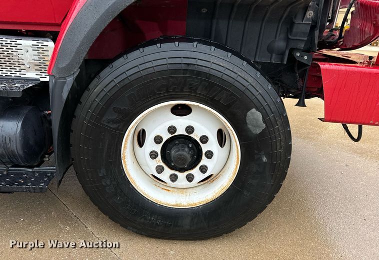 image for item EH7020 2010 International 7500 digger derrick truck