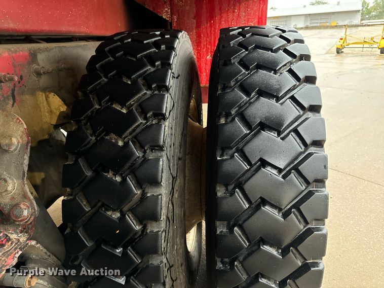 image for item EH7020 2010 International 7500 digger derrick truck