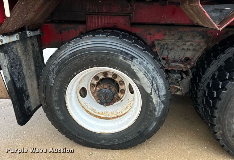 image for item EH7020 2010 International 7500 digger derrick truck