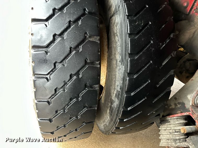 image for item EH7020 2010 International 7500 digger derrick truck