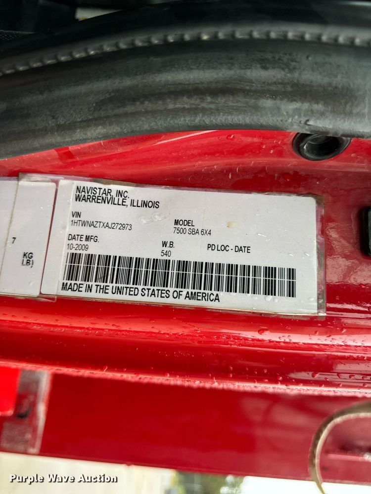 image for item EH7020 2010 International 7500 digger derrick truck