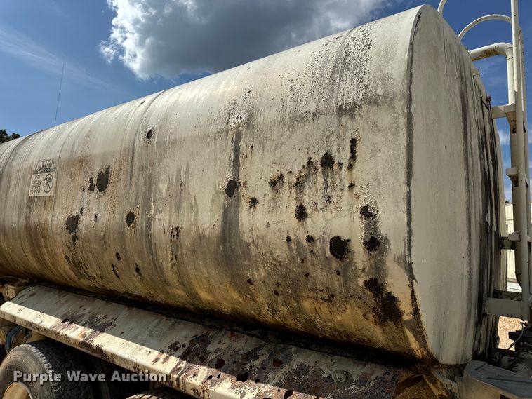 image for item EH7050 1987 Freightliner  FLC water truck