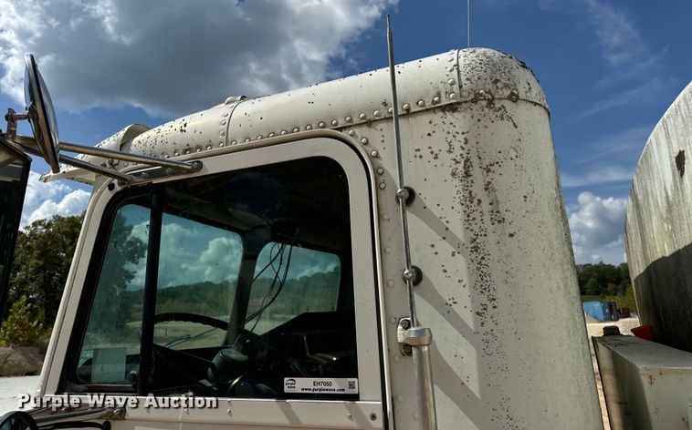 image for item EH7050 1987 Freightliner  FLC water truck