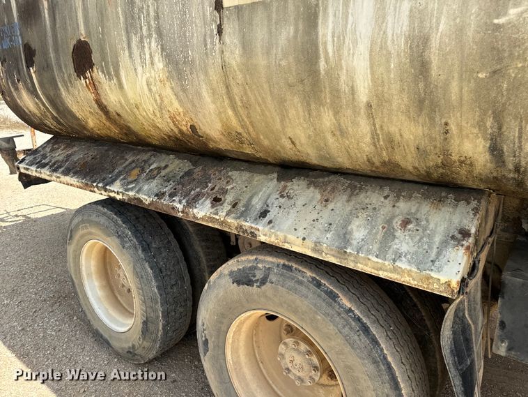 image for item EH7050 1987 Freightliner  FLC water truck