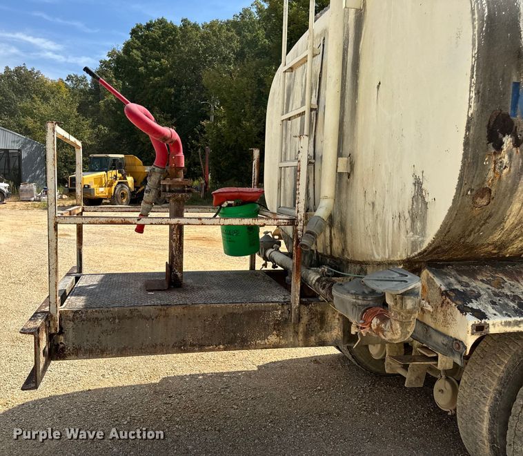 image for item EH7050 1987 Freightliner  FLC water truck