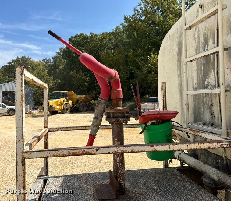 image for item EH7050 1987 Freightliner  FLC water truck