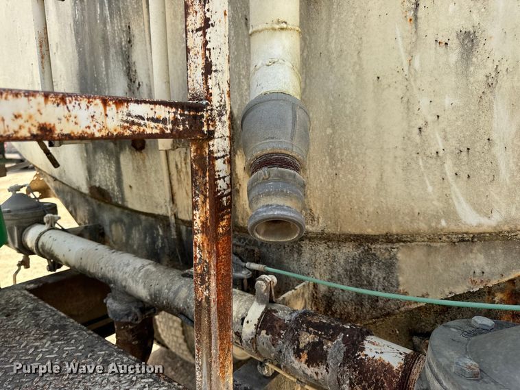 image for item EH7050 1987 Freightliner  FLC water truck