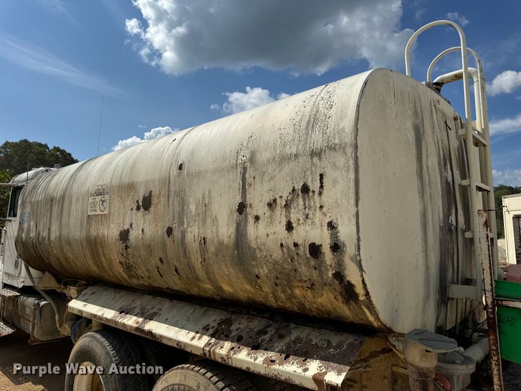 image for item EH7050 1987 Freightliner  FLC water truck