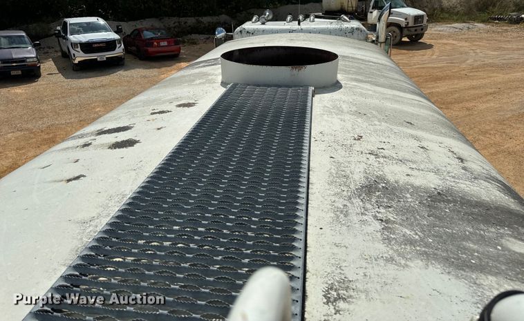 image for item EH7050 1987 Freightliner  FLC water truck