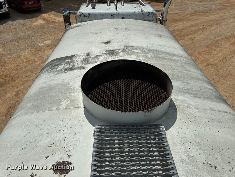 image for item EH7050 1987 Freightliner  FLC water truck