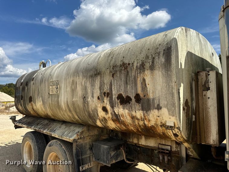 image for item EH7050 1987 Freightliner  FLC water truck