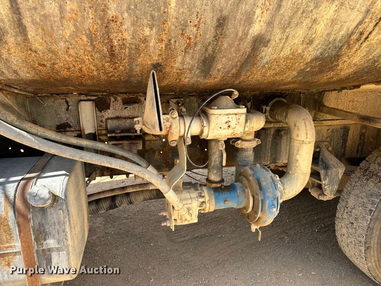 image for item EH7050 1987 Freightliner  FLC water truck