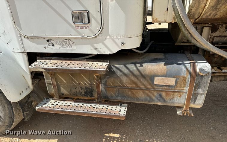 image for item EH7050 1987 Freightliner  FLC water truck