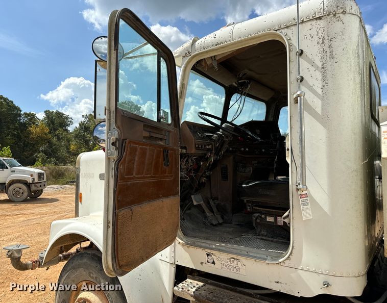 image for item EH7050 1987 Freightliner  FLC water truck