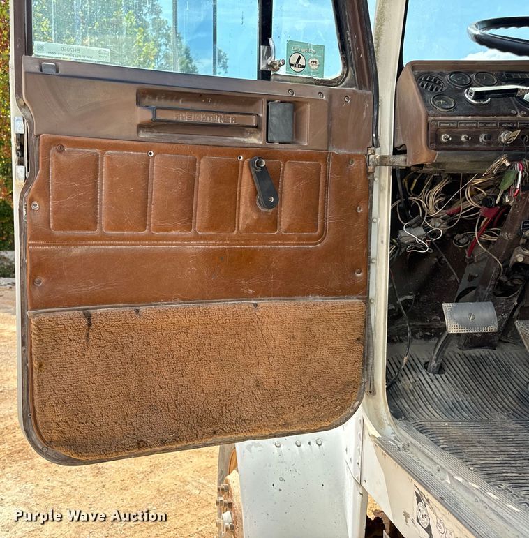 image for item EH7050 1987 Freightliner  FLC water truck