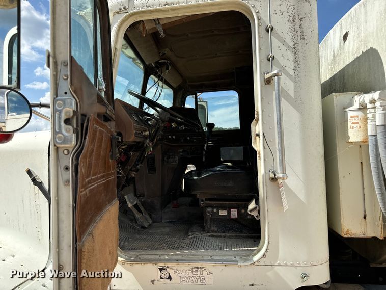 image for item EH7050 1987 Freightliner  FLC water truck