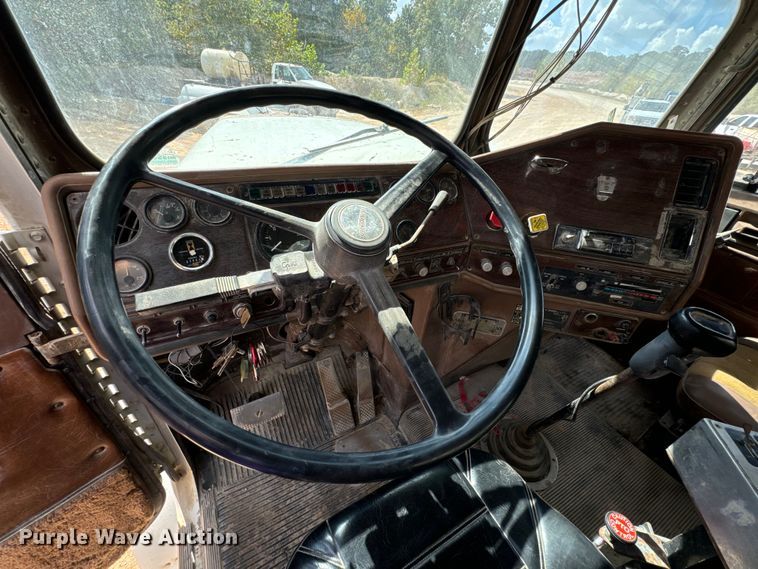 image for item EH7050 1987 Freightliner  FLC water truck