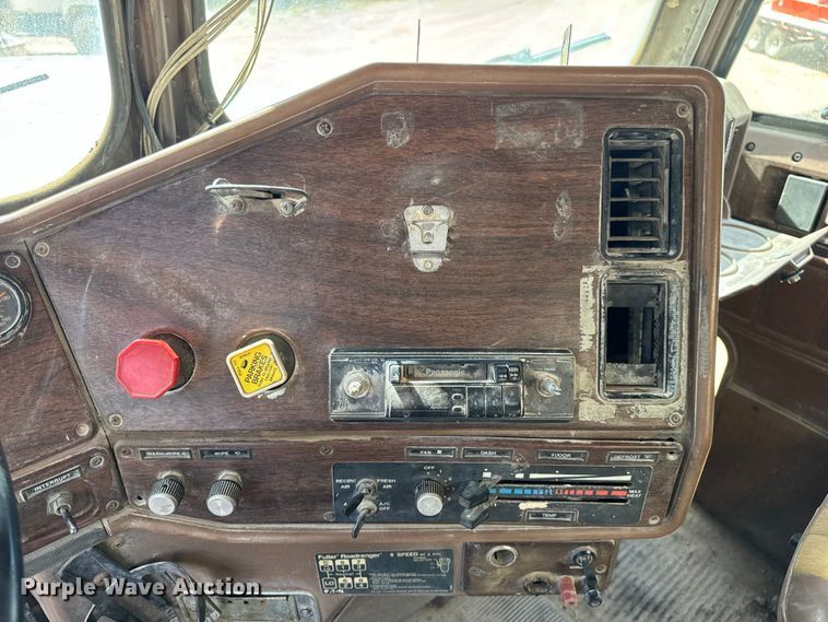 image for item EH7050 1987 Freightliner  FLC water truck