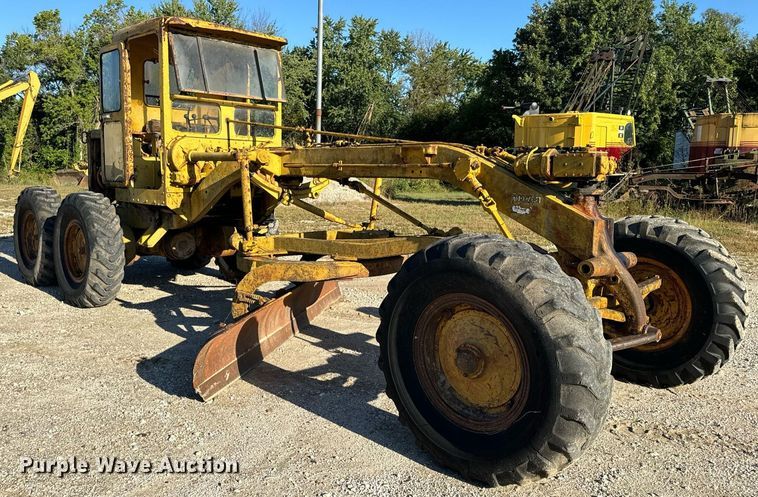 image for item EH7071 Caterpillar  rigid frame motor grader