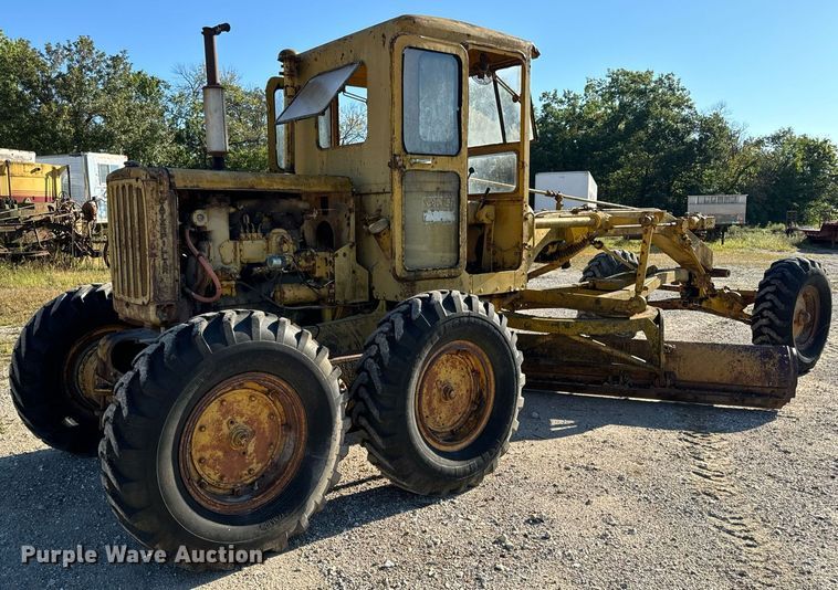 image for item EH7071 Caterpillar  rigid frame motor grader