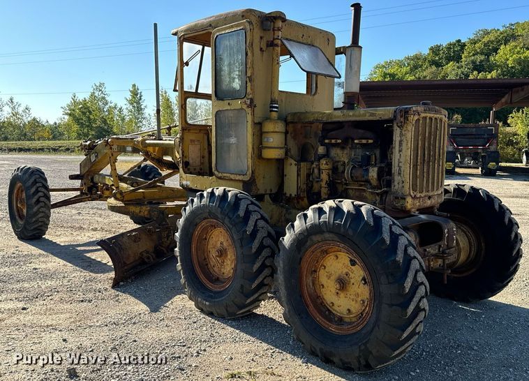 image for item EH7071 Caterpillar  rigid frame motor grader