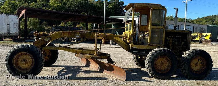 image for item EH7071 Caterpillar  rigid frame motor grader