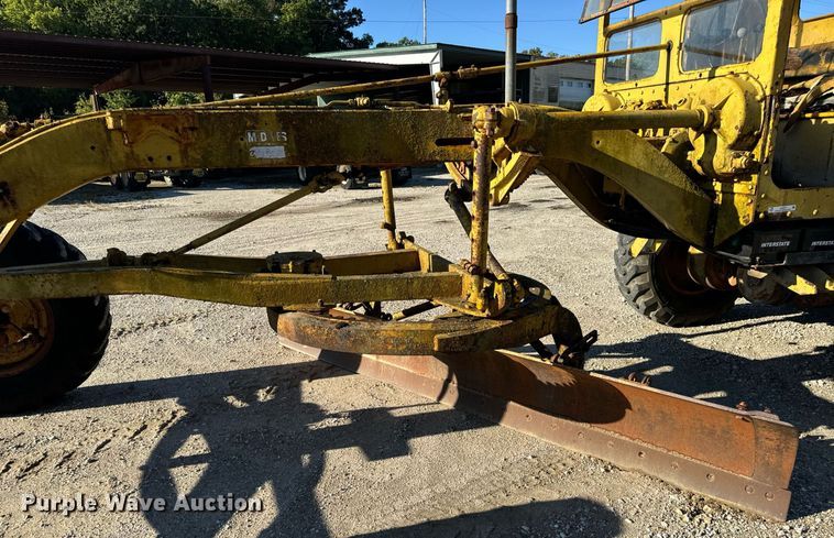 image for item EH7071 Caterpillar  rigid frame motor grader