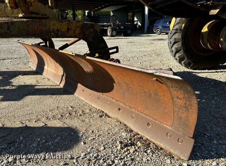 image for item EH7071 Caterpillar  rigid frame motor grader