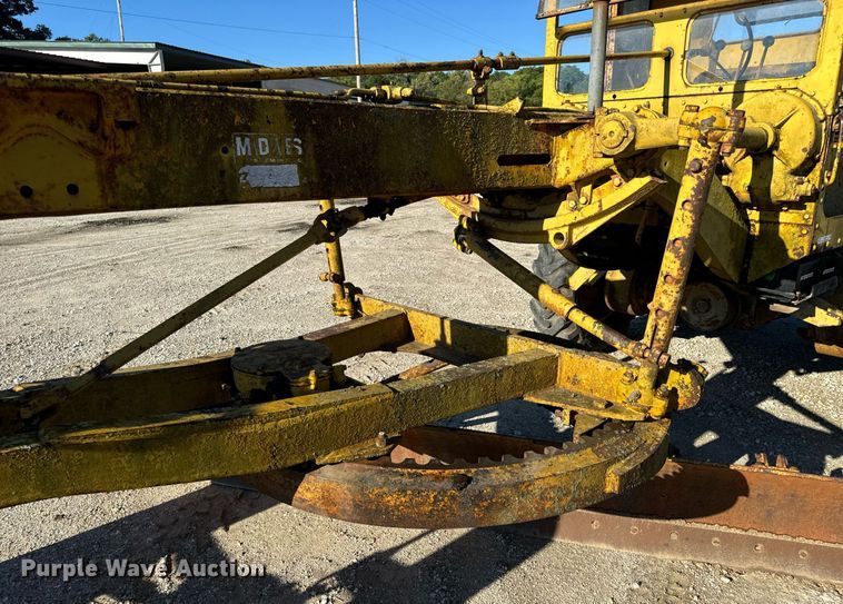 image for item EH7071 Caterpillar  rigid frame motor grader