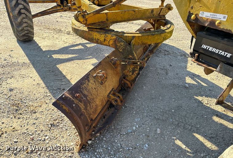 image for item EH7071 Caterpillar  rigid frame motor grader
