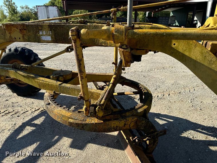 image for item EH7071 Caterpillar  rigid frame motor grader