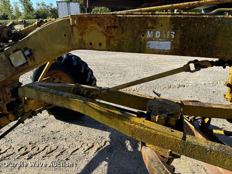 image for item EH7071 Caterpillar  rigid frame motor grader