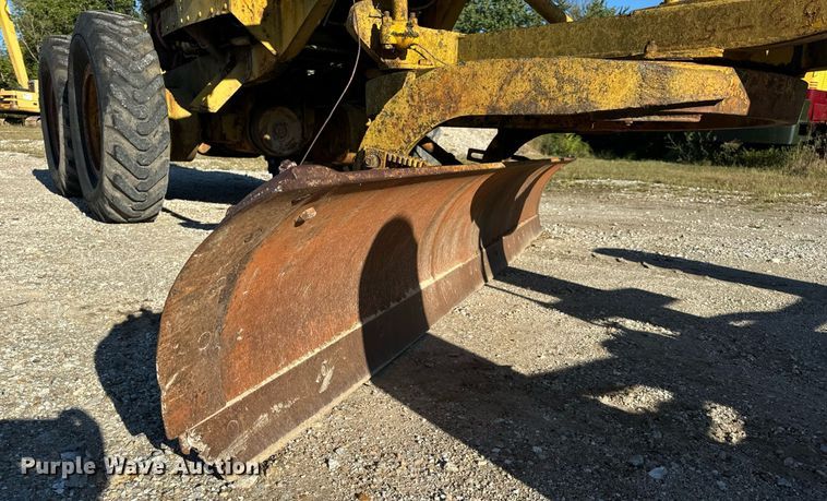 image for item EH7071 Caterpillar  rigid frame motor grader