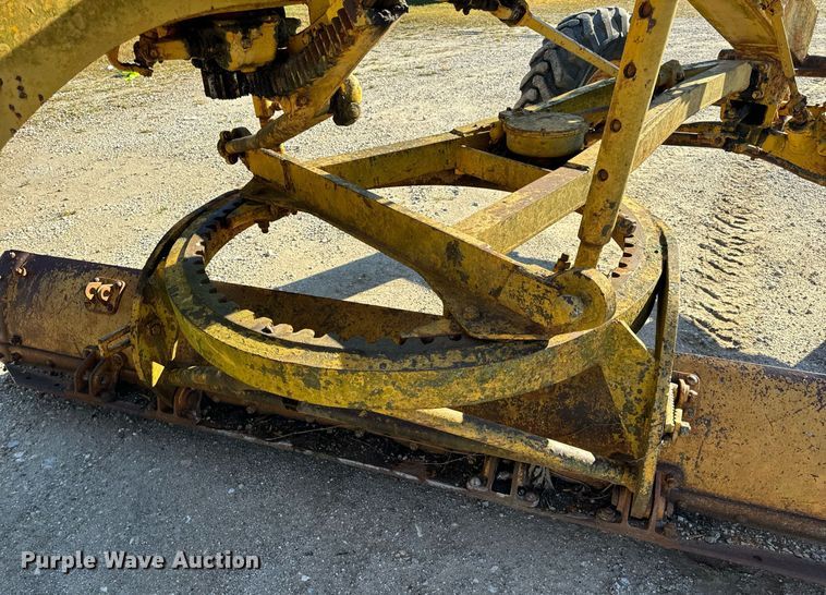 image for item EH7071 Caterpillar  rigid frame motor grader