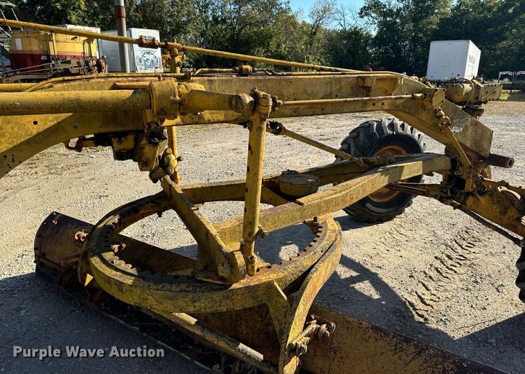 image for item EH7071 Caterpillar  rigid frame motor grader