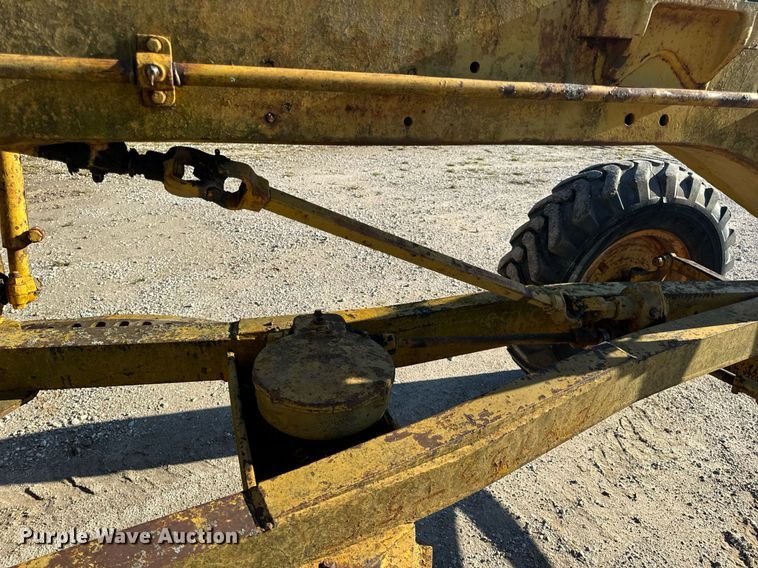 image for item EH7071 Caterpillar  rigid frame motor grader