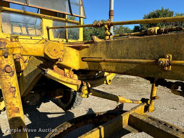 image for item EH7071 Caterpillar  rigid frame motor grader