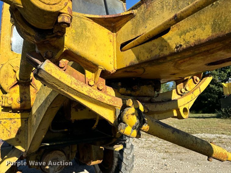 image for item EH7071 Caterpillar  rigid frame motor grader