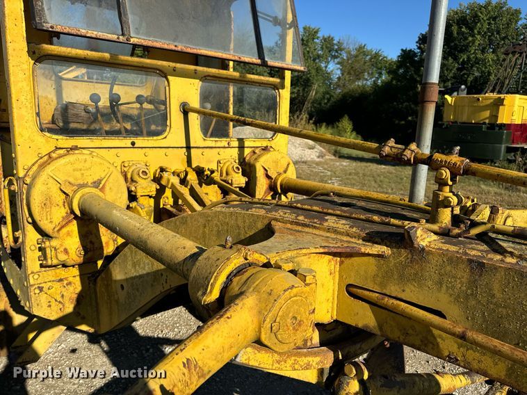 image for item EH7071 Caterpillar  rigid frame motor grader